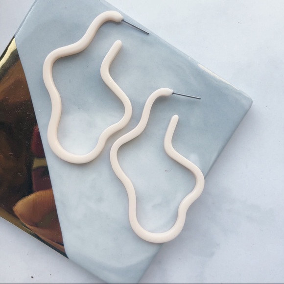 LAST Cream Irregular Shaped Hoop Earrings - Picture 4 of 8